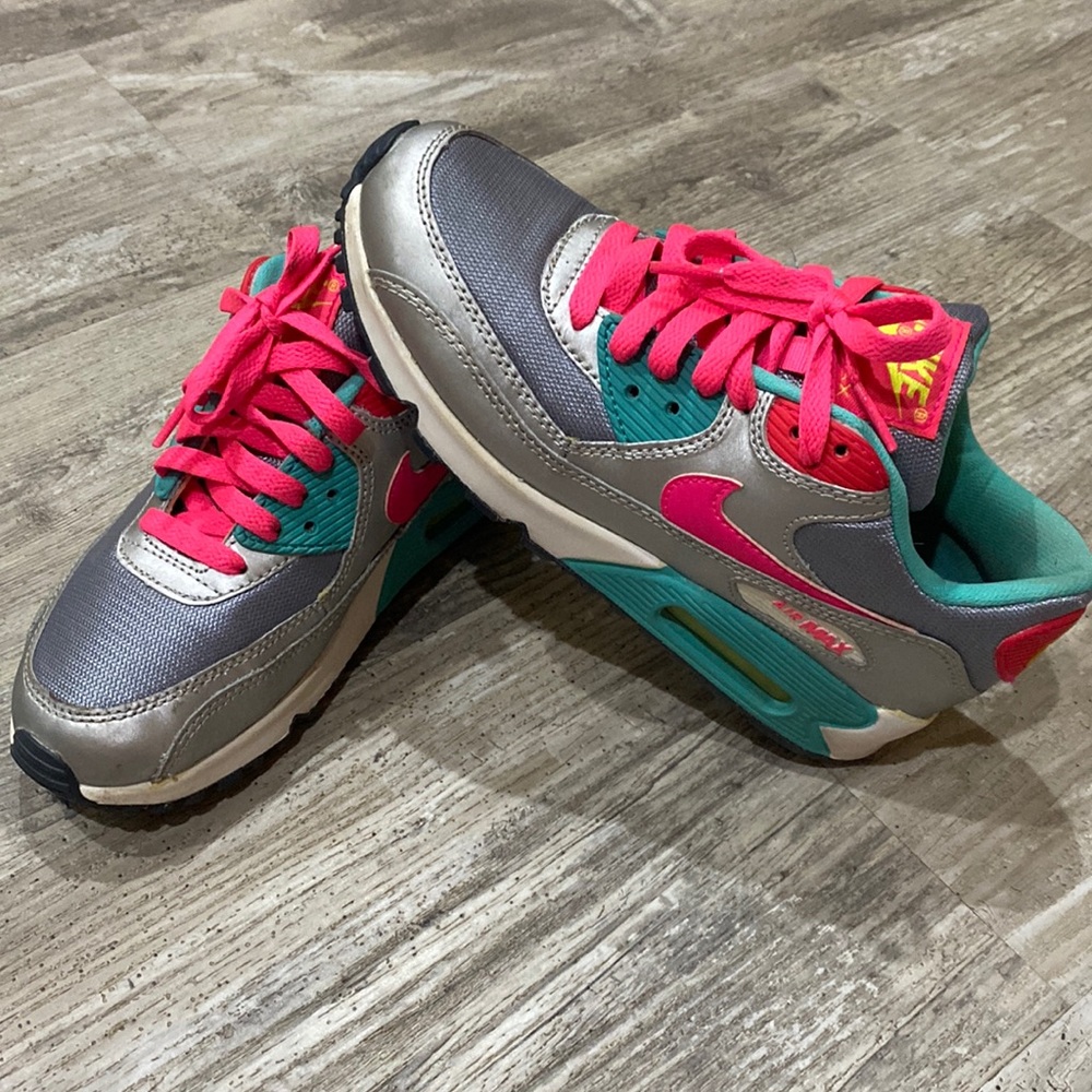NIKE AIR MAX